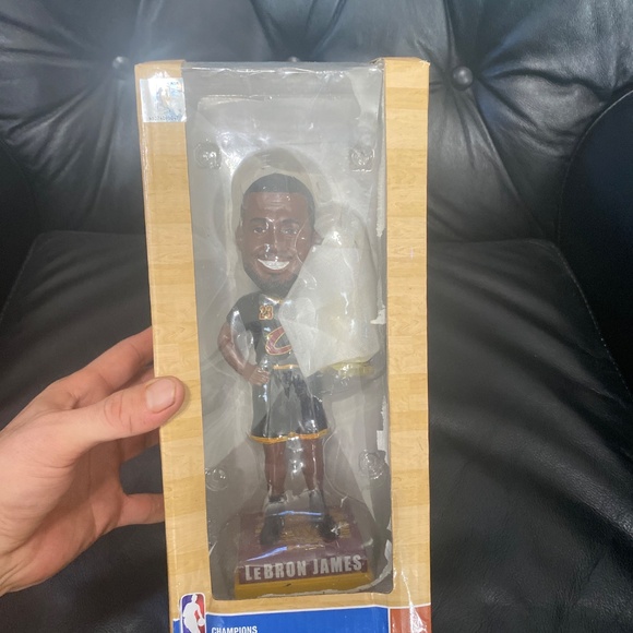 LeBron James Bobblehead CHAMPIONSHIP Cleveland cavaliers With Trophy 2016 nba - Picture 3 of 8